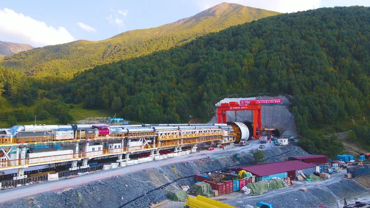 中鐵隧道局承建的格魯吉亞的古多里隧道提前一個(gè)月貫通